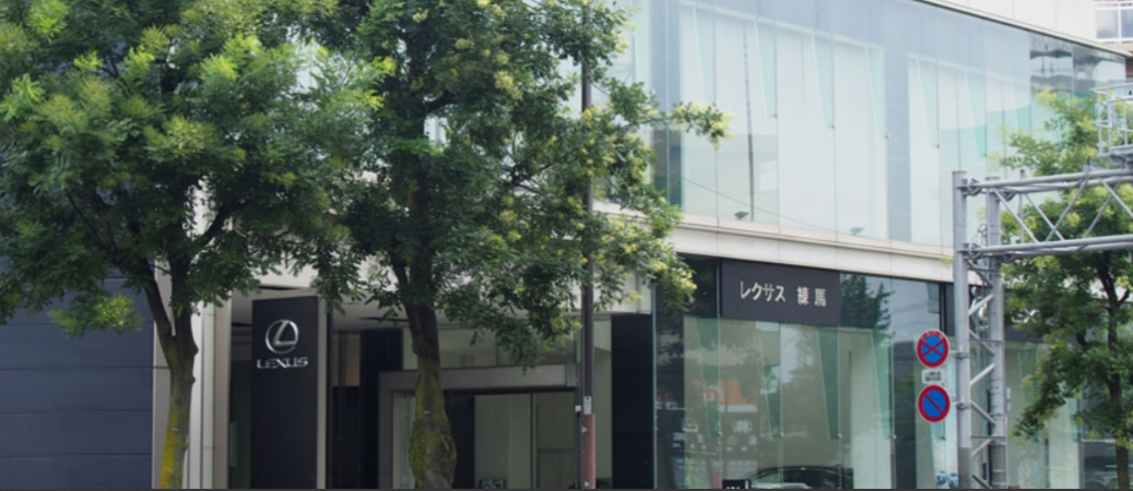 平日・シフト休できる高級車ショールーム受付/年収～408万円