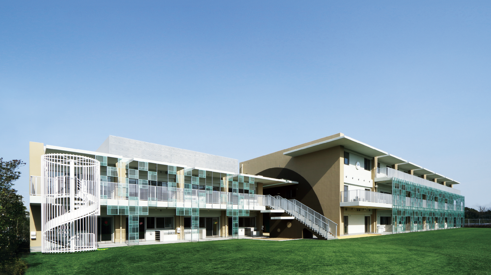 ＜橋本エリア＞国際学校で総務人事＊正社員目指せる／昇給あり