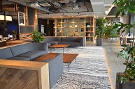 【英語：日常会話レベル】シェアオフィス運営事務＊月収29.5万～