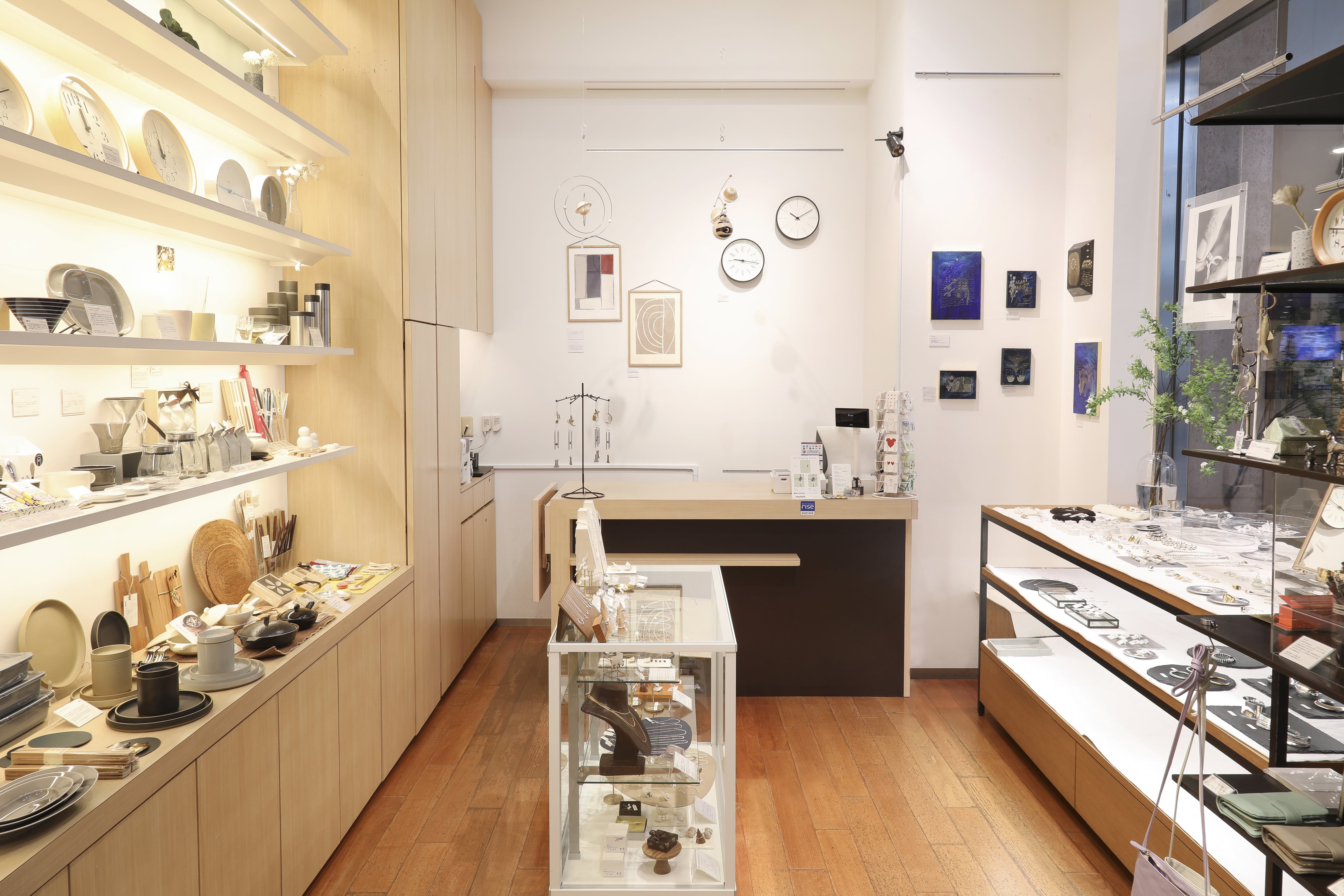 アートやアパレル系が好きな方★おしゃれな雑貨販売STAFF募集♪