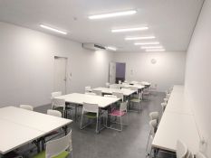 ＼デニム・スニーカー・パーカーOK♪／4月までの期間ゲンテイ