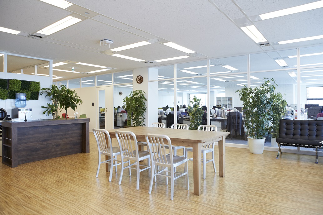 在宅あり☆有名ホテル隣接の綺麗なオフィス☆高時給月収約30万円