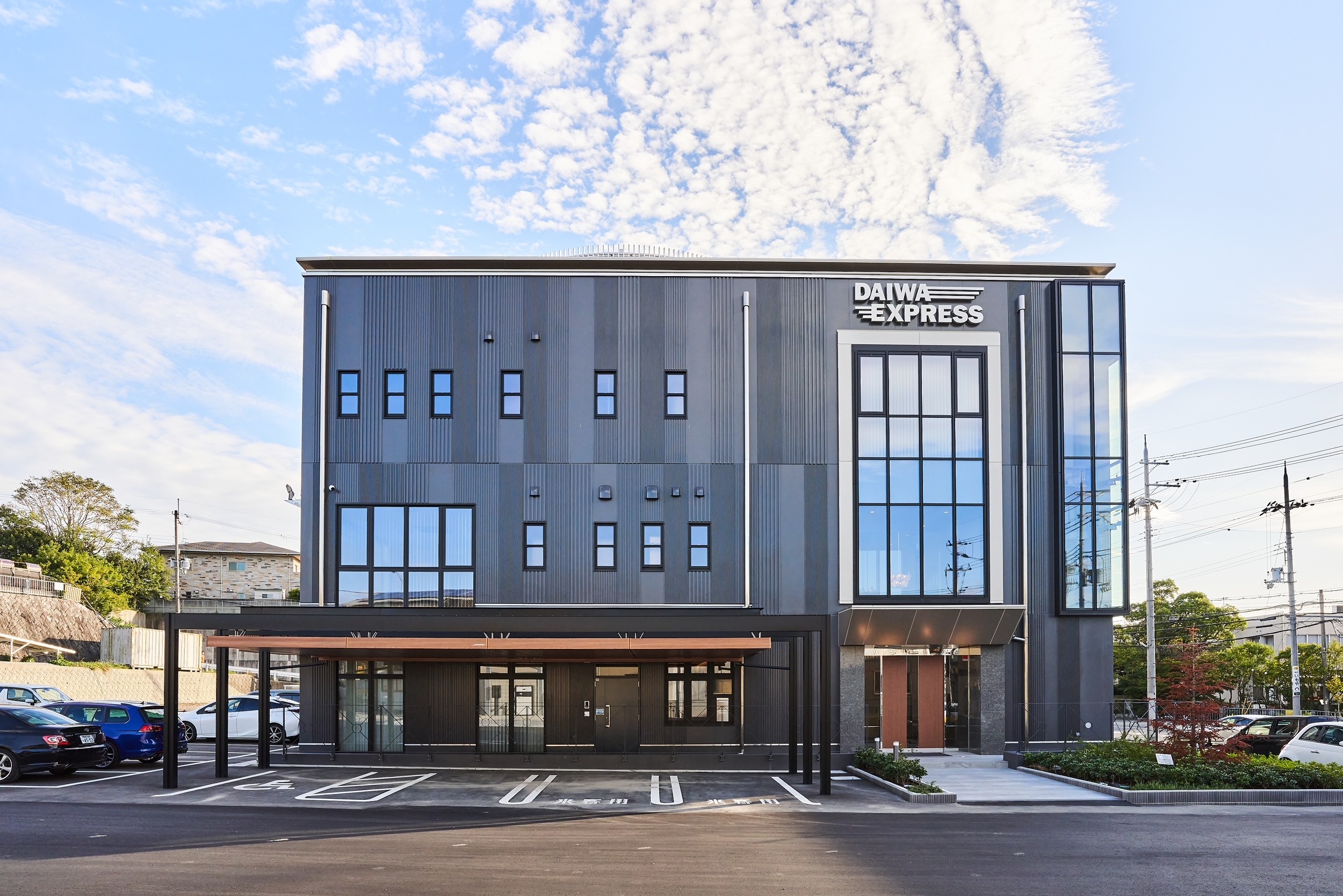 ＼レアな9-17時↑／経験活かせる！経理事務★マイカー通勤OK！