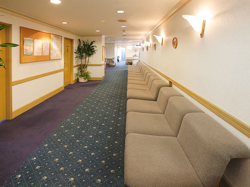 ＼東京駅すぐ／未経験OK！キレイなクリニックで受付！土日休