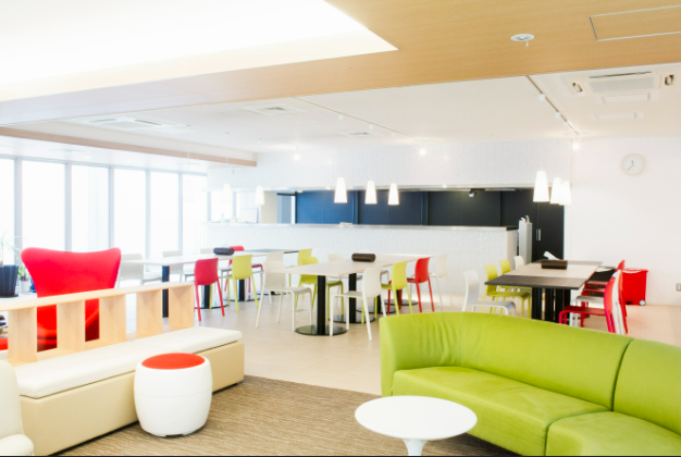 【髪色･ネイル自由】化粧品メーカーでかんたん事務♪お弁当あり