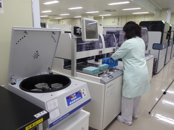 【1200円】車通勤OK♪長期☆血液パックの受入れ＋シール貼り○