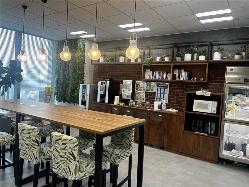 ＜2/2入社＊横浜駅すぐ！綺麗なオフィス＞カスサポ＊月給26万～