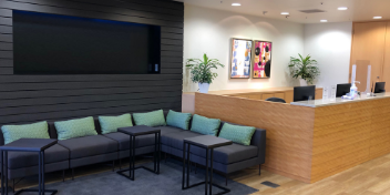 +.*未経験カンゲイ*.+２名体制の受付☆彡【月収30万円↑】