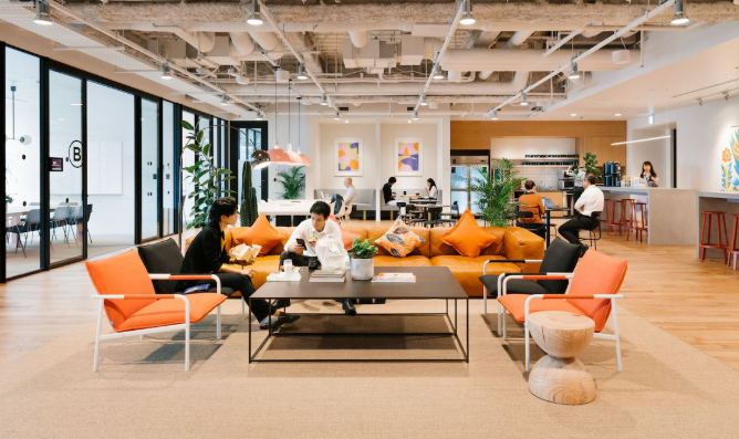 髪色・服装自由！未経験OKの採用サポート★駅直結★高時給2000円