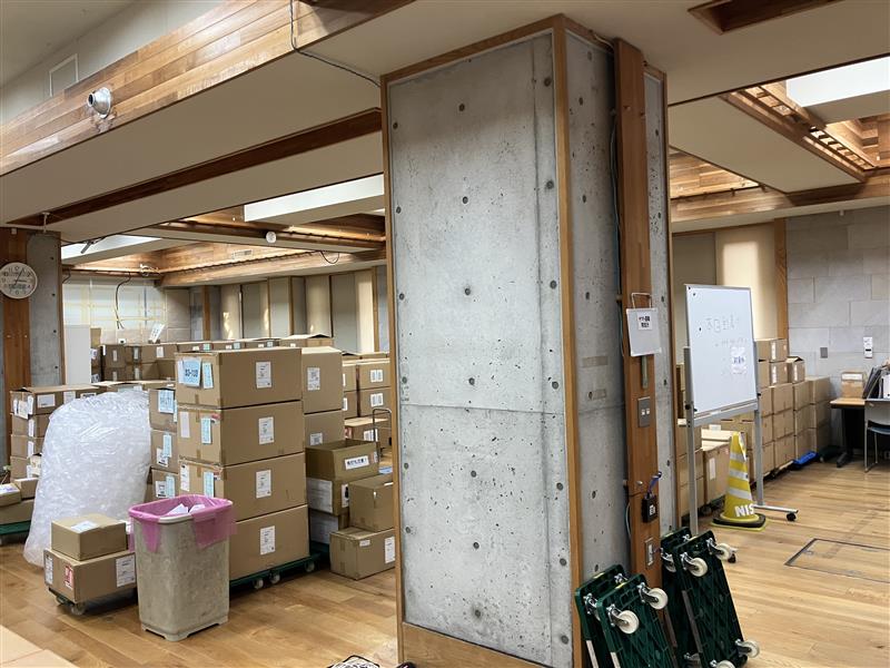 《蕨》まるでホテルロビー!?なOFFICEで｢バーコードリーダ機｣出荷