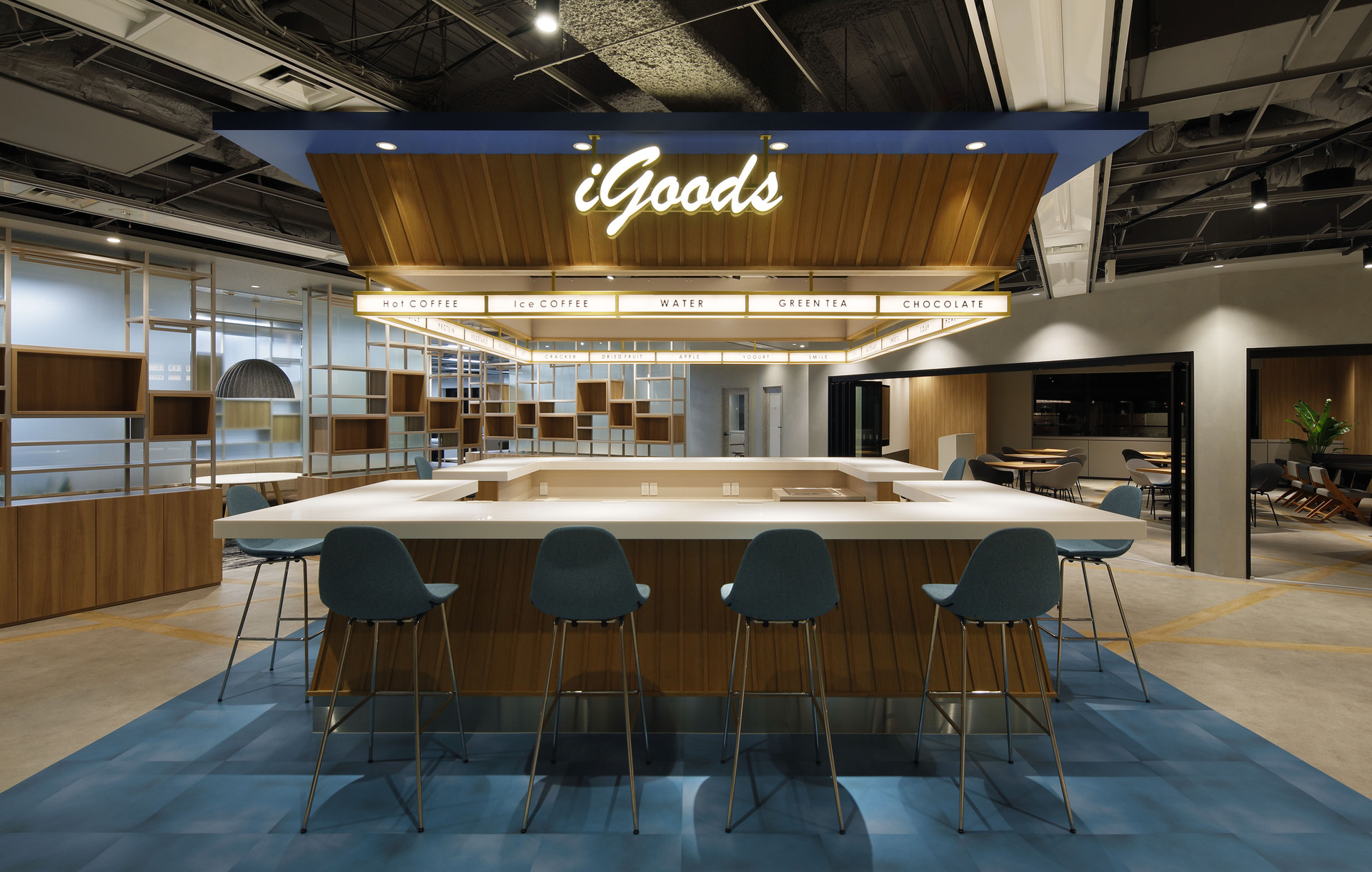 カジュアルOK！月収約30万☆未経験からできる貿易サポート☆