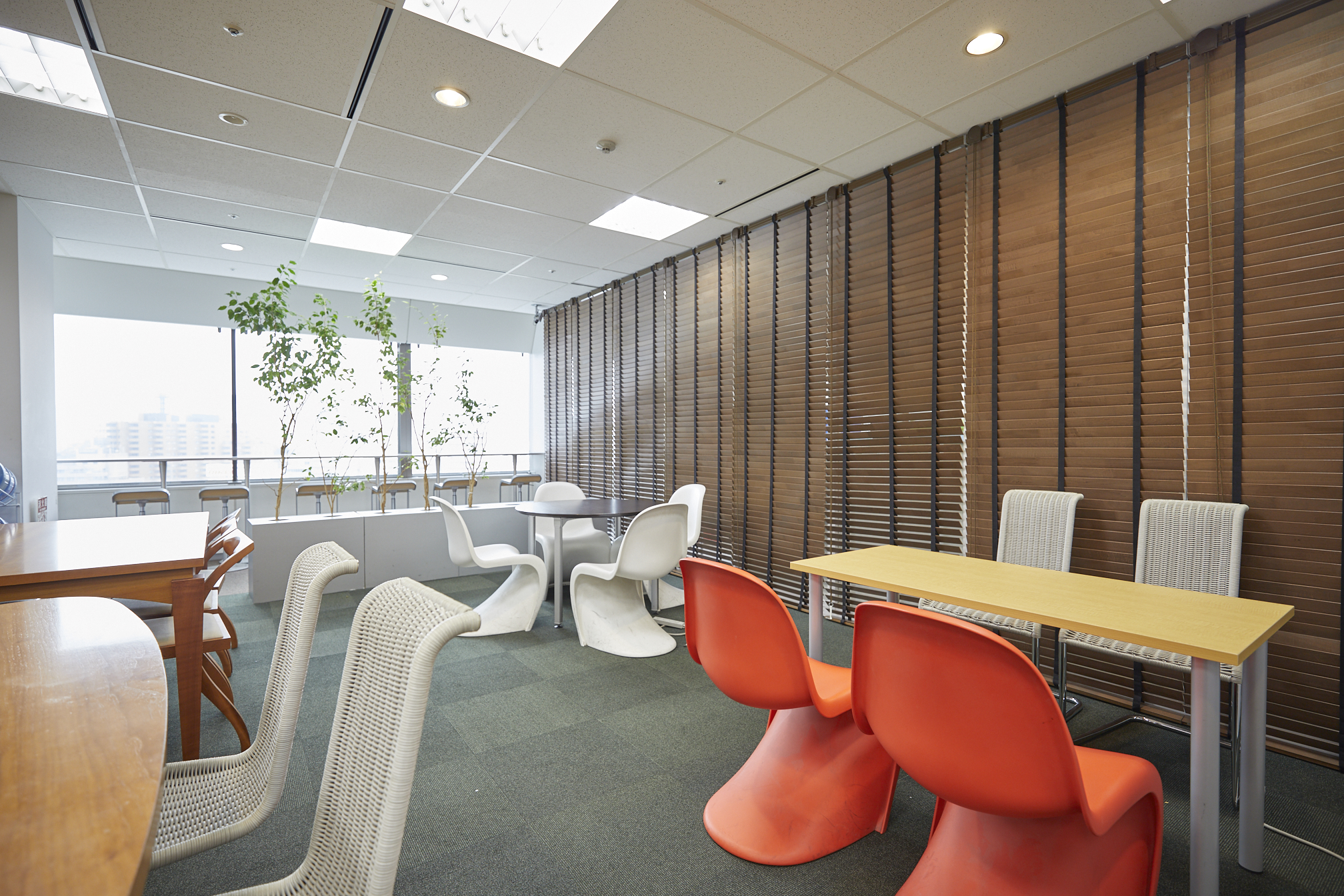 カメラや機材の準備など☆*｡動きある事務◎＼週3日在宅OK♪／