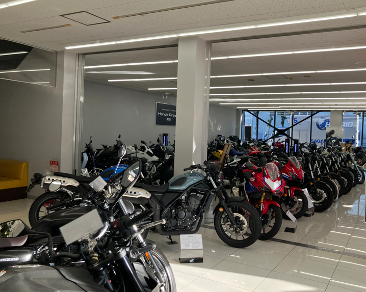 【週4日×6時間】長期◆バイクのショールームで受付ジム♪