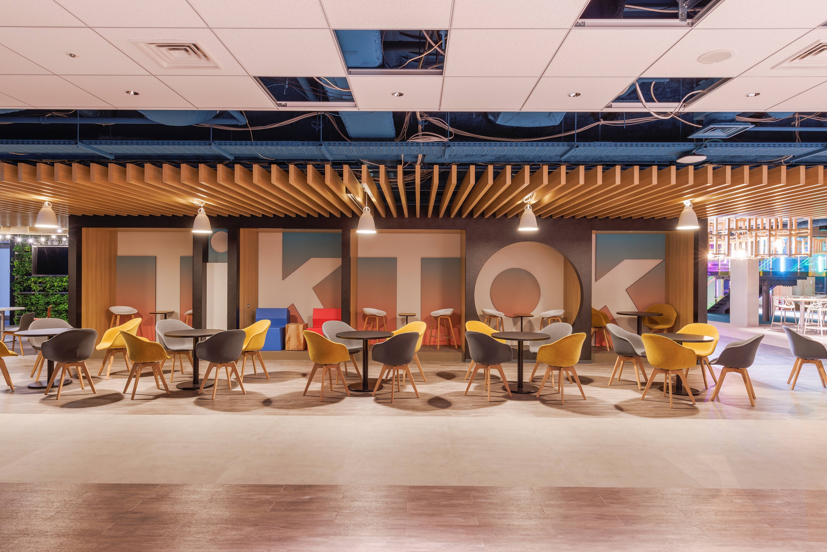 【1月ｘ2500円】駅直結！大手SNS企業ECサイトで事務サポート