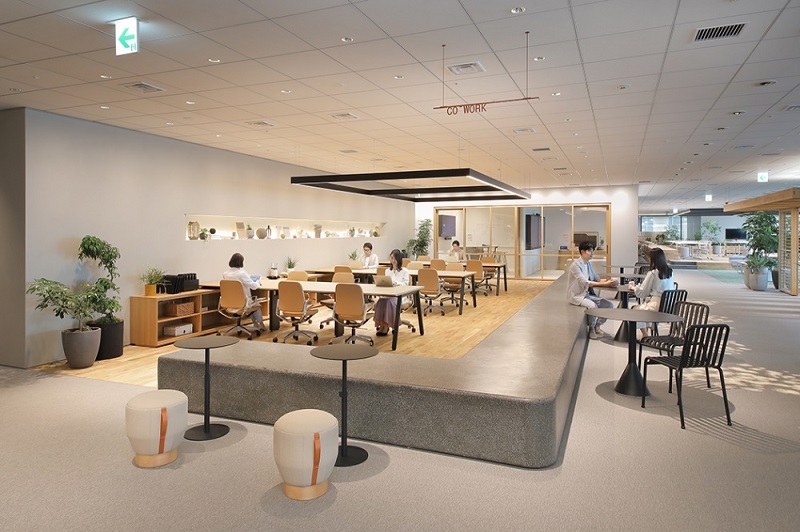 ＼働く環境をデザインする大手企業／ショールームでの受付・接客