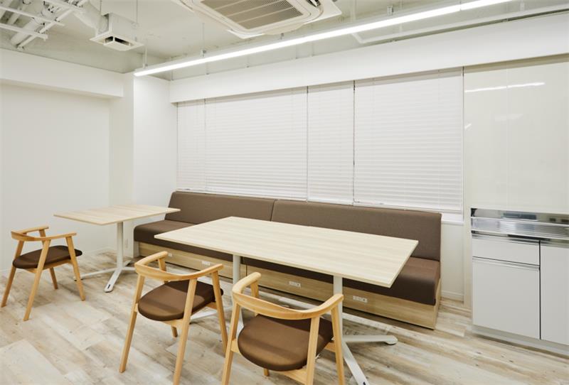 ☆事務未経験OK☆20代活躍中のキラキラオフィス♪髪色ネイルOK！