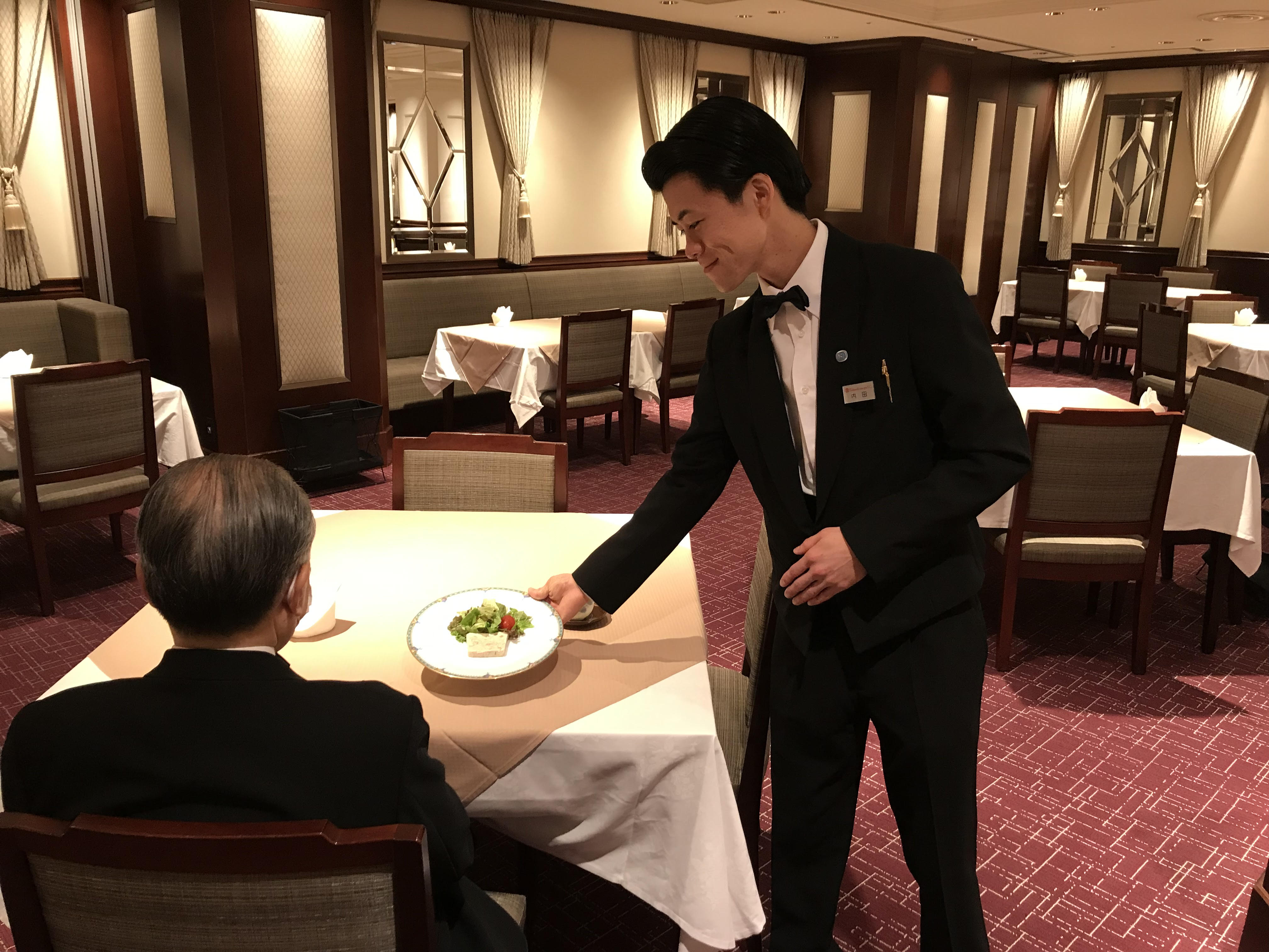 ＜嬉しい平日休み♪＞大手ホテル内でユニフォームタグ付け、採寸