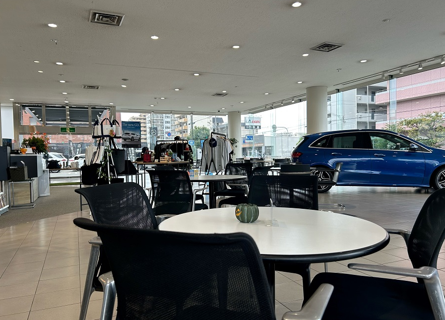 ＜高級ディーラーで受付＞残業なし♪月曜固定休＋シフト勤務◎