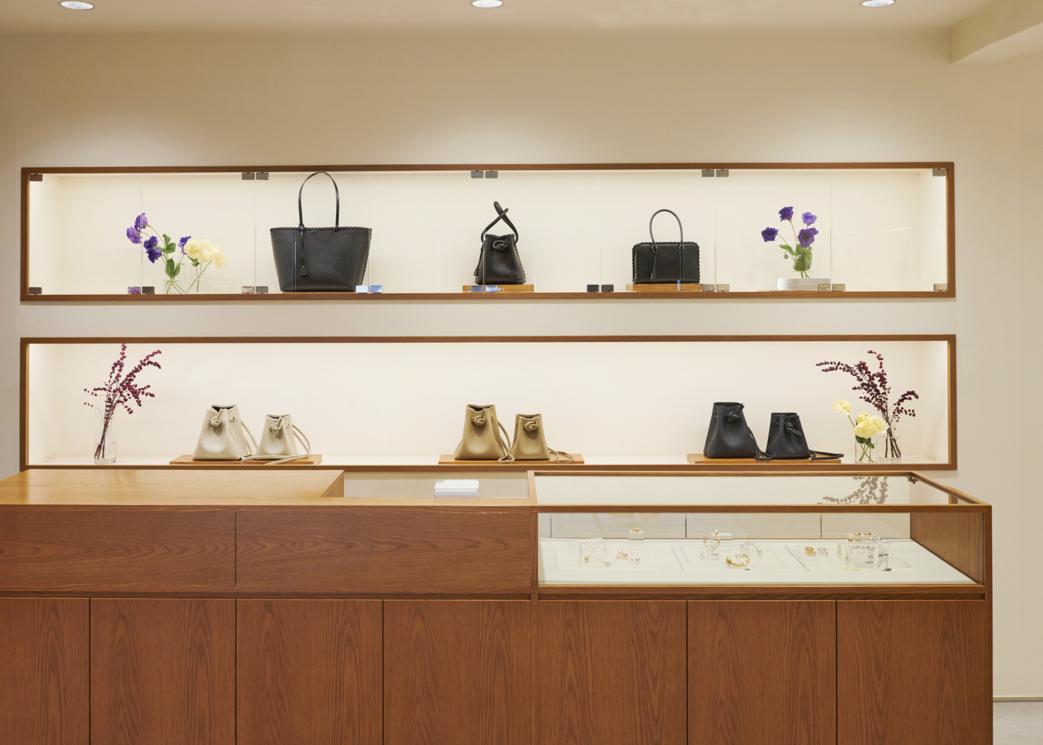 エレガントでありながらも大人の遊び心を加えた普遍的なデザイン