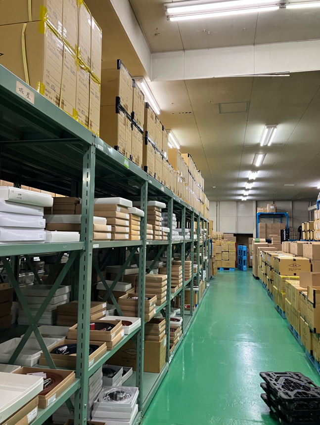 ＼嬉しい時給1,300円／カンタン！商品へのタグ付け＆梱包等♪