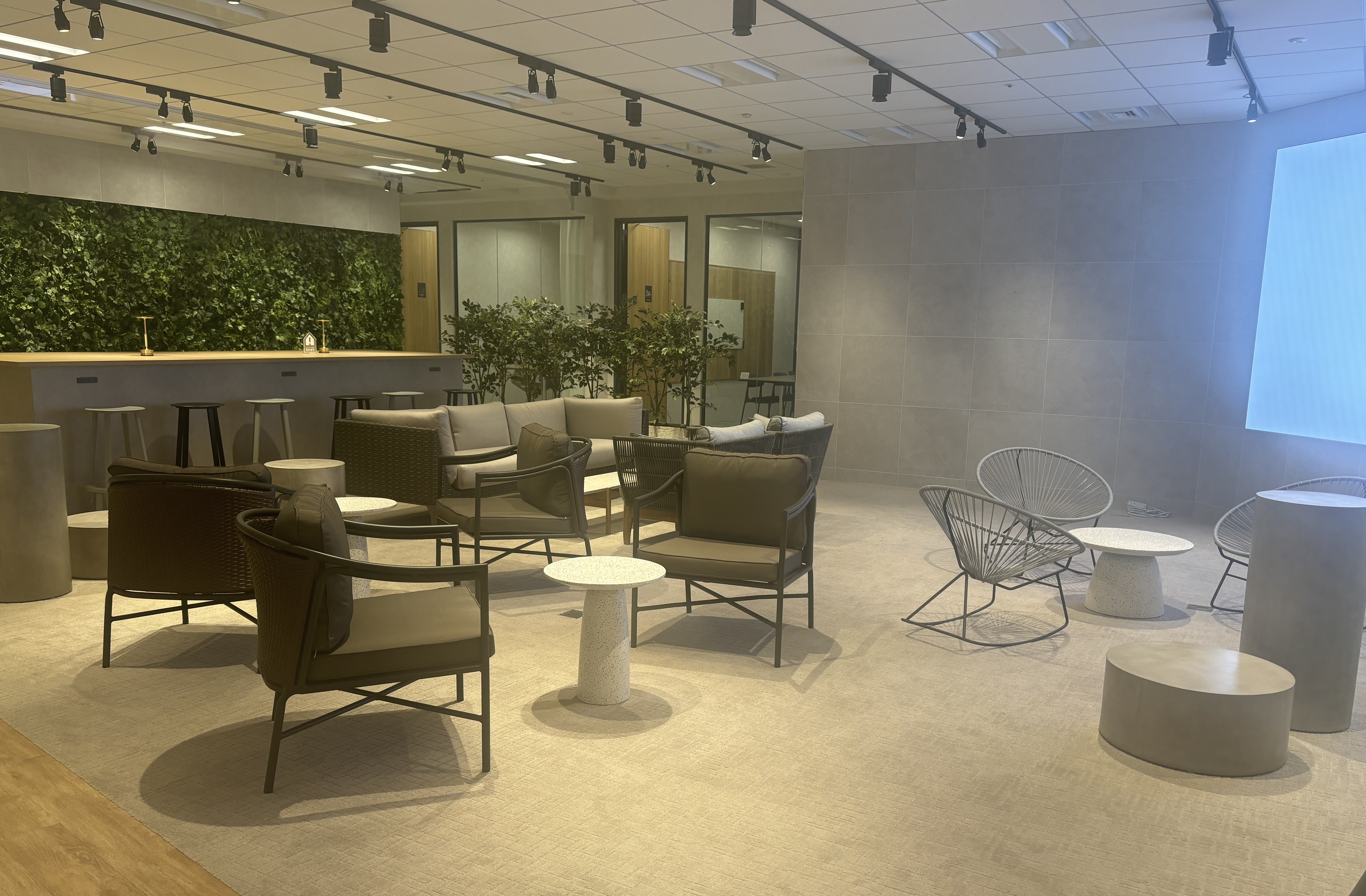 1900円＼カスタマーサポート&事務／動きあり☆不動産！服装自由