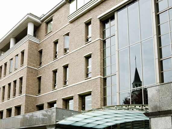 【英語ｘ学校事務】留学生のサポート◆残業なし♪17時定時