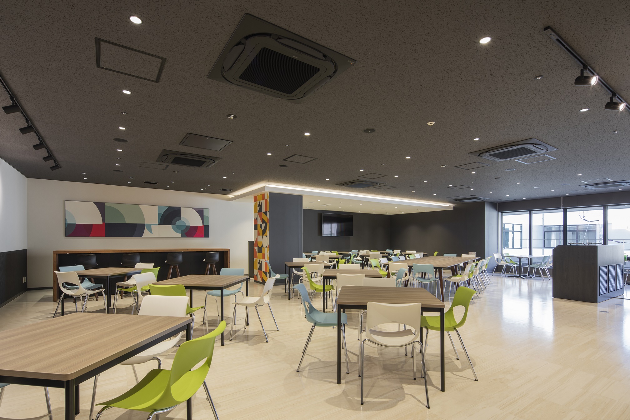 ＜週4日×17:00まで！＞時給UP★1900円／人事労務のおしごと♪