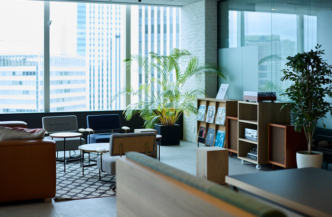 高時給2500円！英語使える秘書のお仕事♪服装自由♪駅チカ◎