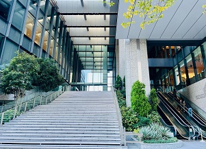 【キャリアも給与も、UPできる】413万・賞与年4回／残業なし