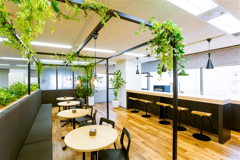 《30.40代活躍中》服装・髪色・ネイル自由☆IT企業で事務サポ♪