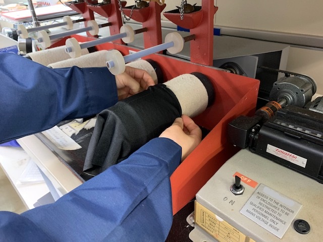 ＜谷町四丁目＞服や靴などの耐久性試験のオシゴト