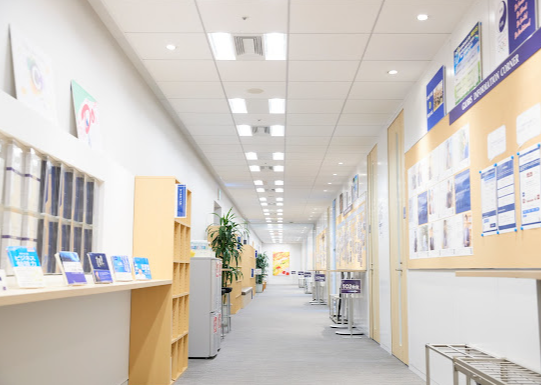 ＼有名スクールでの受付･準備／社員化実績あり◎高時給1650円！