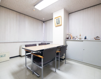 【直接雇用実績あり】16時台定時☆専門商社で人事･労務アシ♪