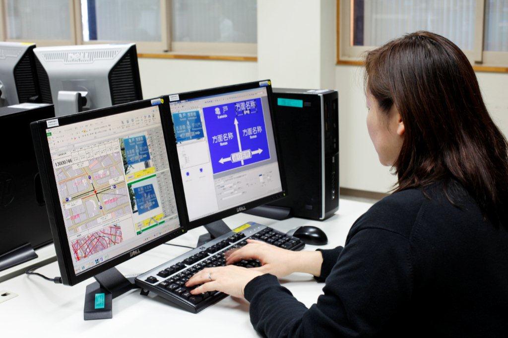 【電話なし★】服装・ネイル自由／地図メーカーでこつこつ入力