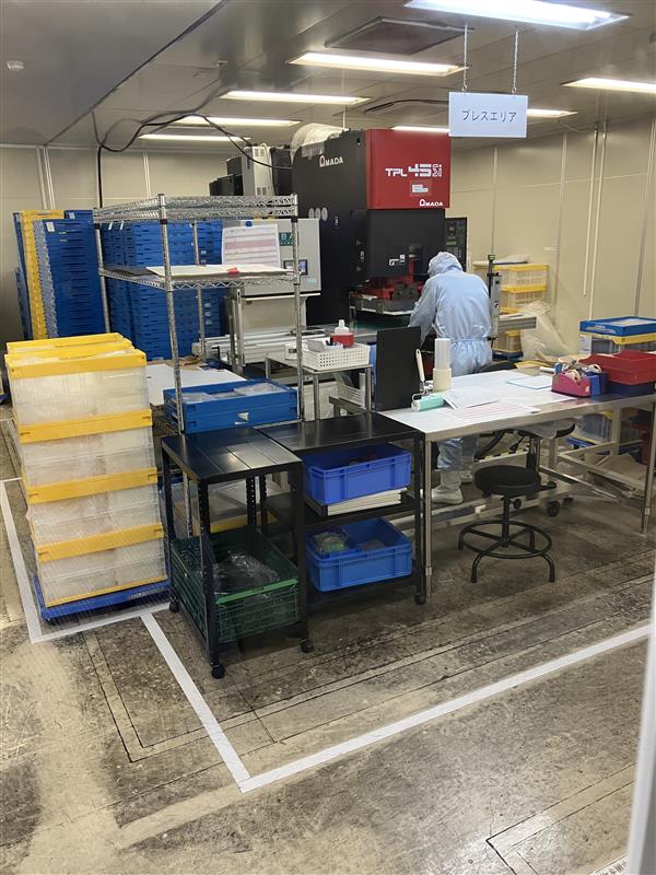 ＜稼げる日勤＞簡単☆薄く軽量な材料を機械にセット→ボタンぽち