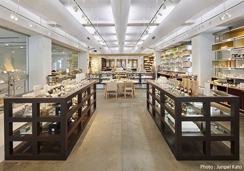 【インテリア雑貨やアロマなど国内外のアイテムが並ぶショップ】