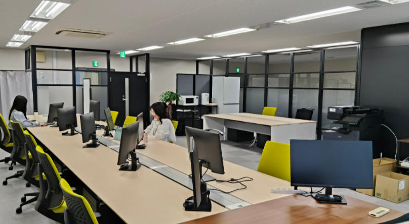 ＜高時給1600円＞社員化制度あり★メーカーで受発注♪英語あり◎