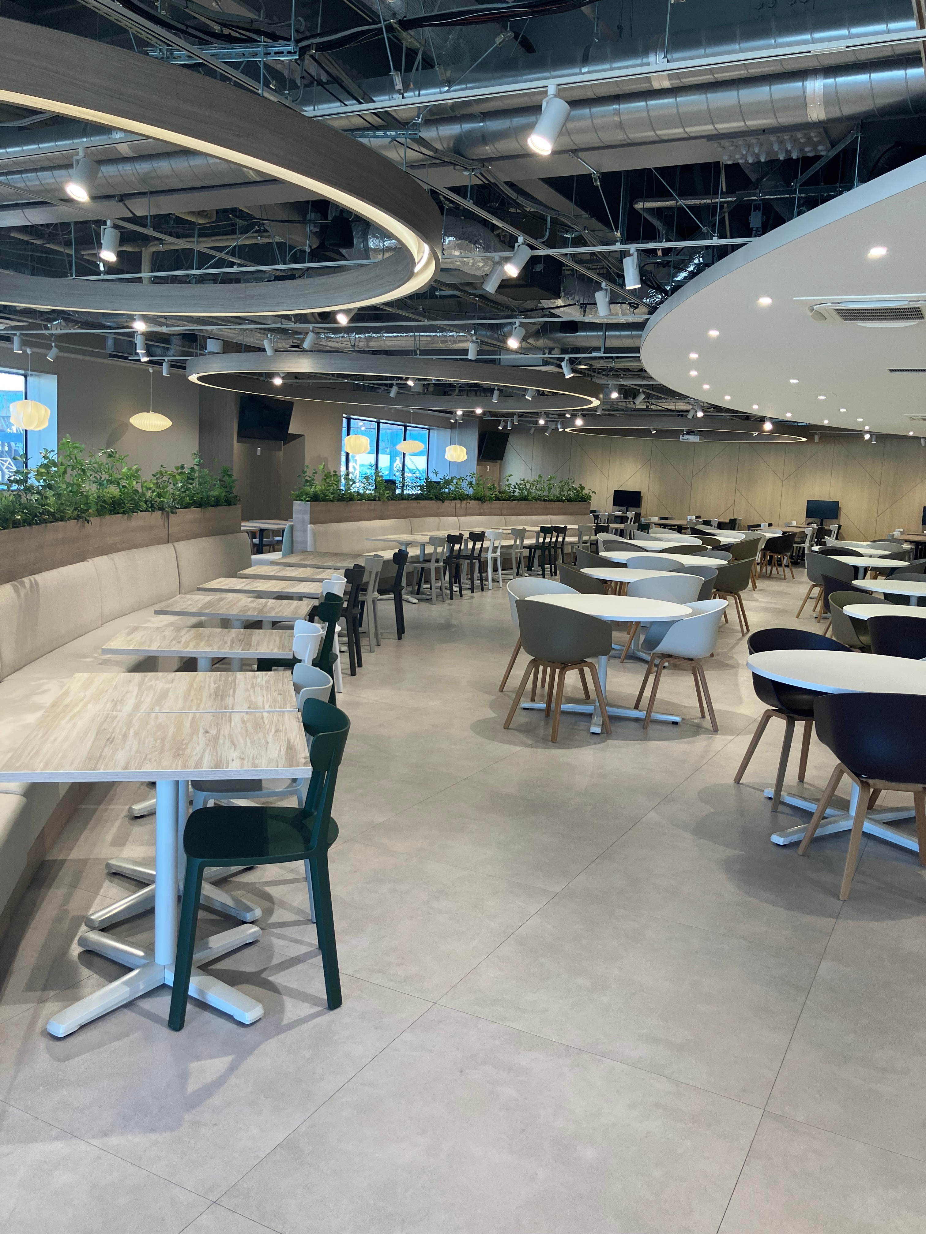 【4月～】大手グループ☆彡17時マデ♪時給1750円★社食あり☆