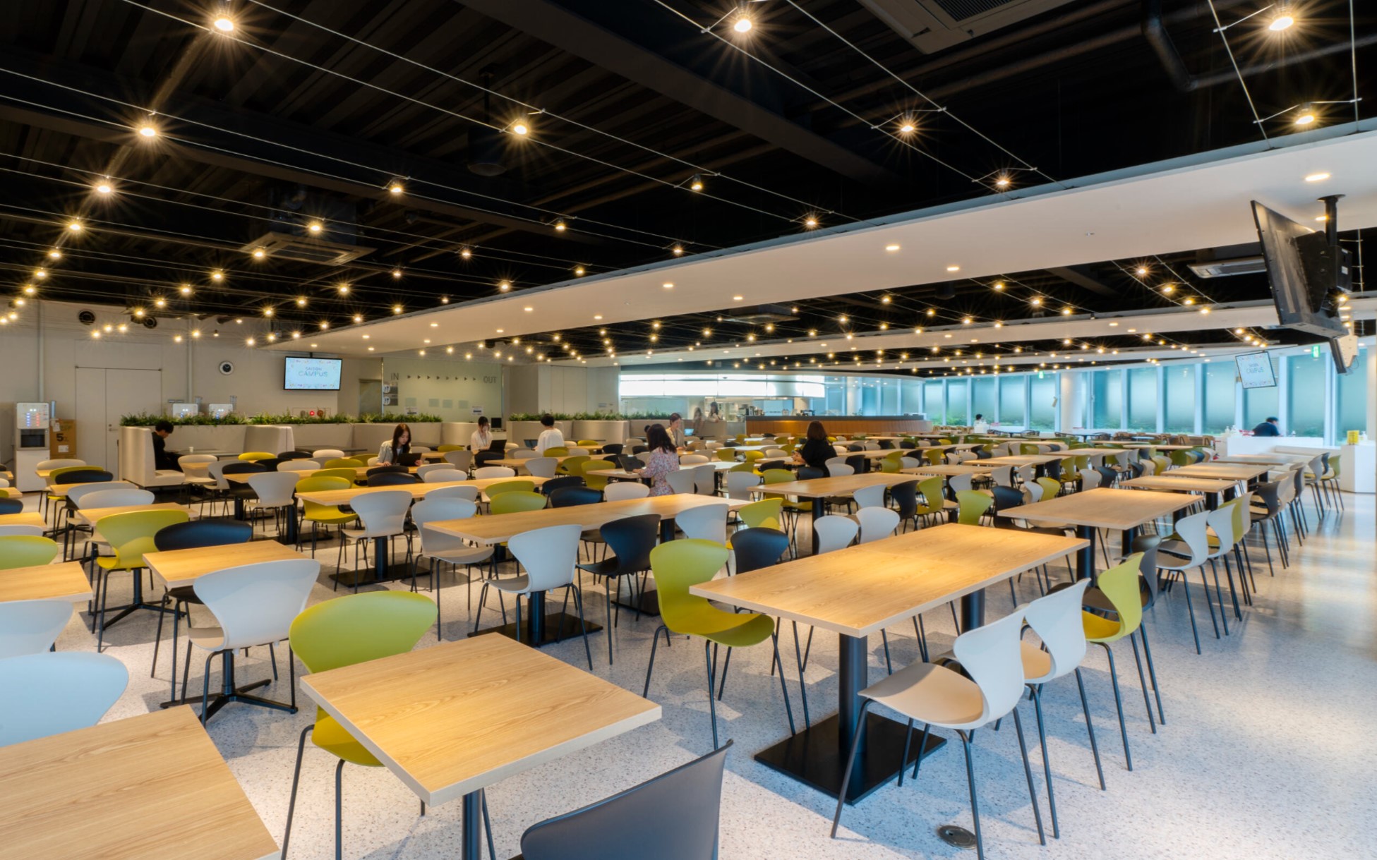 ＼服装★ネイル自由／半年間の短期♪コツコツ！書類チェック等