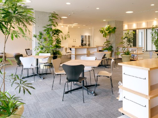 新山口駅そば＼受付と一般事務♪車通勤OK／9-17時×残業ナシ♪