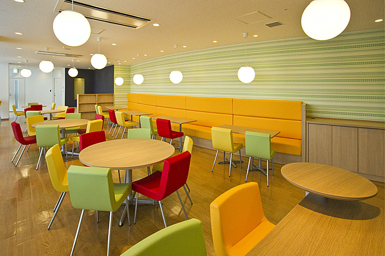 ＜未経験でもOK◎＞髪色・ネイル自由♪メールメインのサポート★