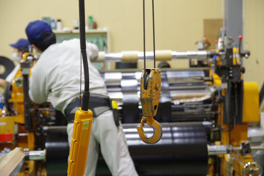 残業なし×月収例25万～↑未経験◎機械を使ってフィルムをカット