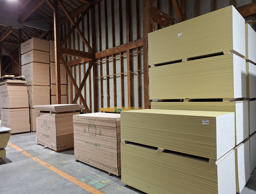 【4月開始】時給1300円！長期◆建材メーカーの倉庫内でのお仕事