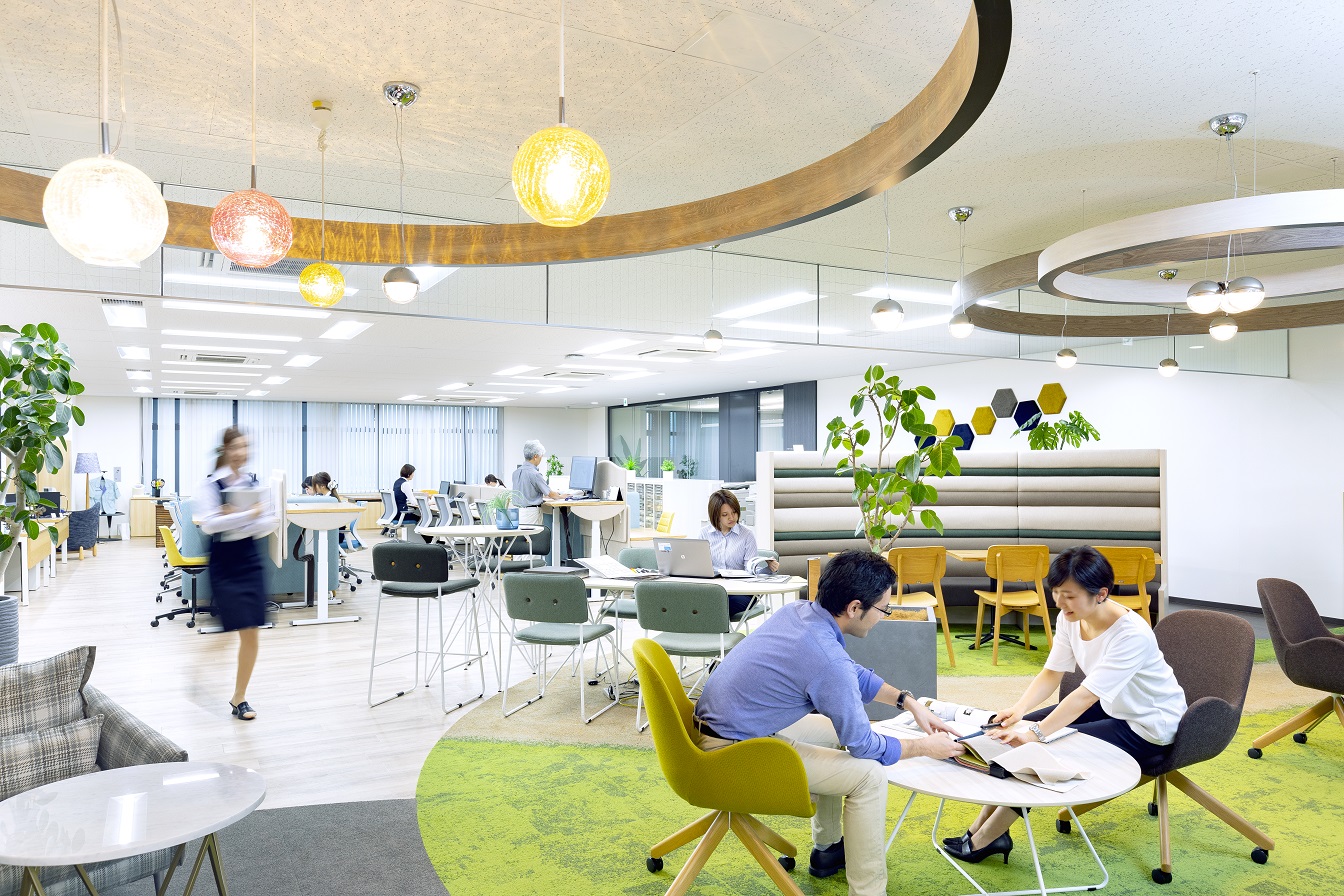 【弊社派遣スタッフも活躍中】快適空間で英語を少し使うおしごと