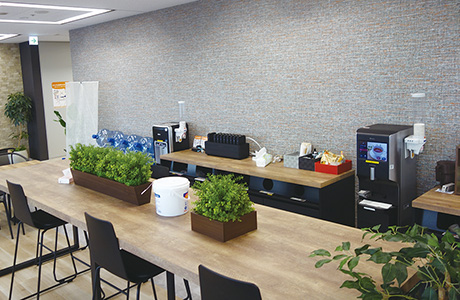 【4月開始】新宿♪かんたんなジム＆電話対応◎残業なし☆