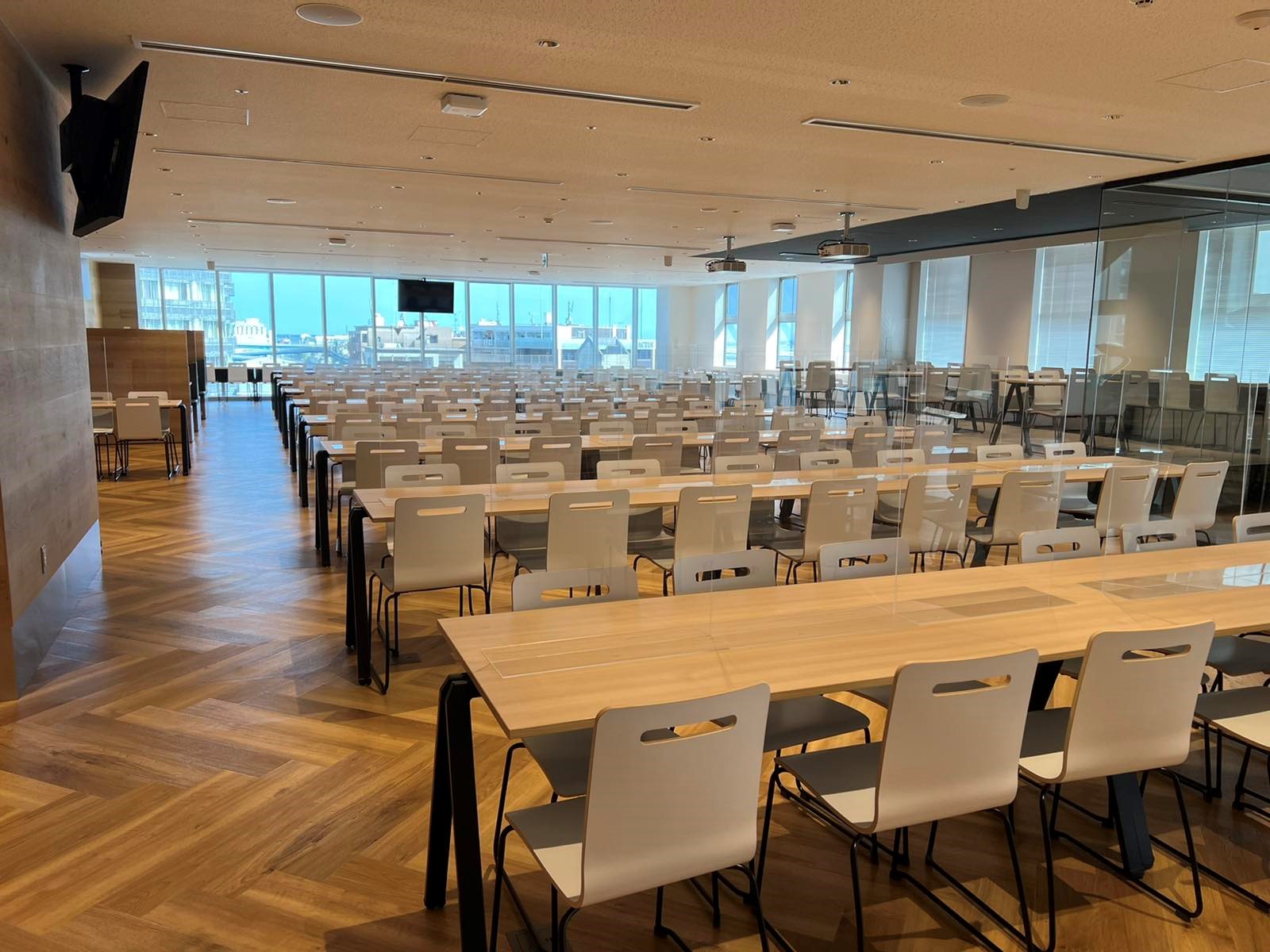 ランチ＆ドリンク無料♪事務未経験OK！データ入力＆チェック★