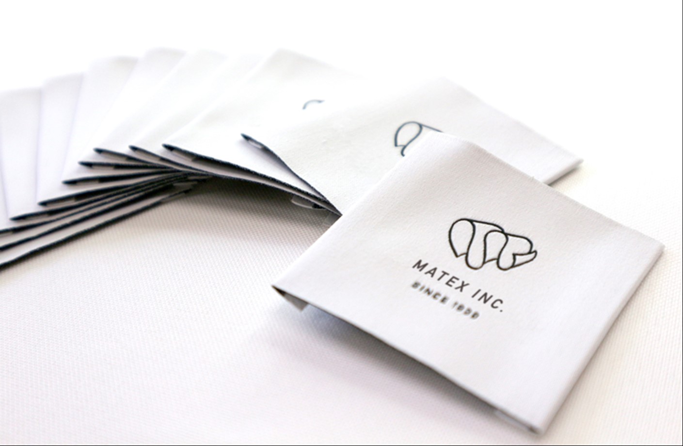 【洋服のタグを作る会社でチェック】13-18時↑未経験OK*電話ナシ