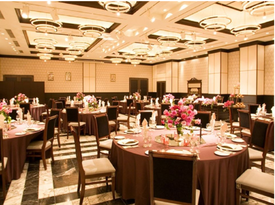 扶養内！11時半～お仕事開始☆レストランでの接客・テーブル準備