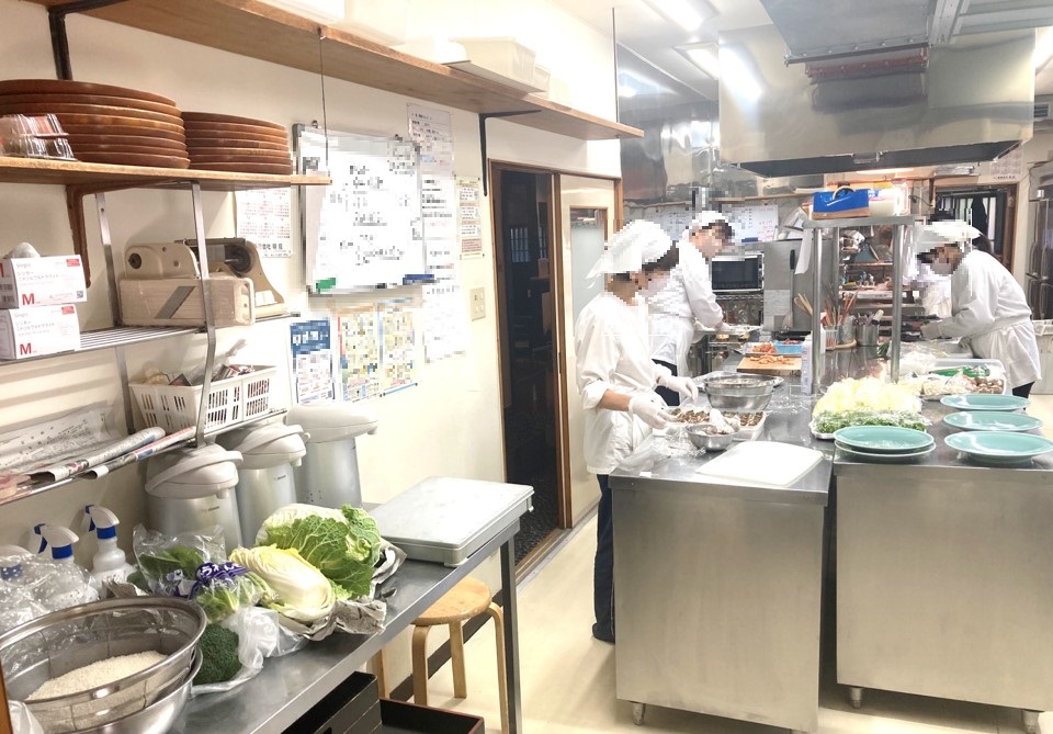 《50代女性活躍中》素敵な和の雰囲気♪お食事の配膳＠春日駅4分