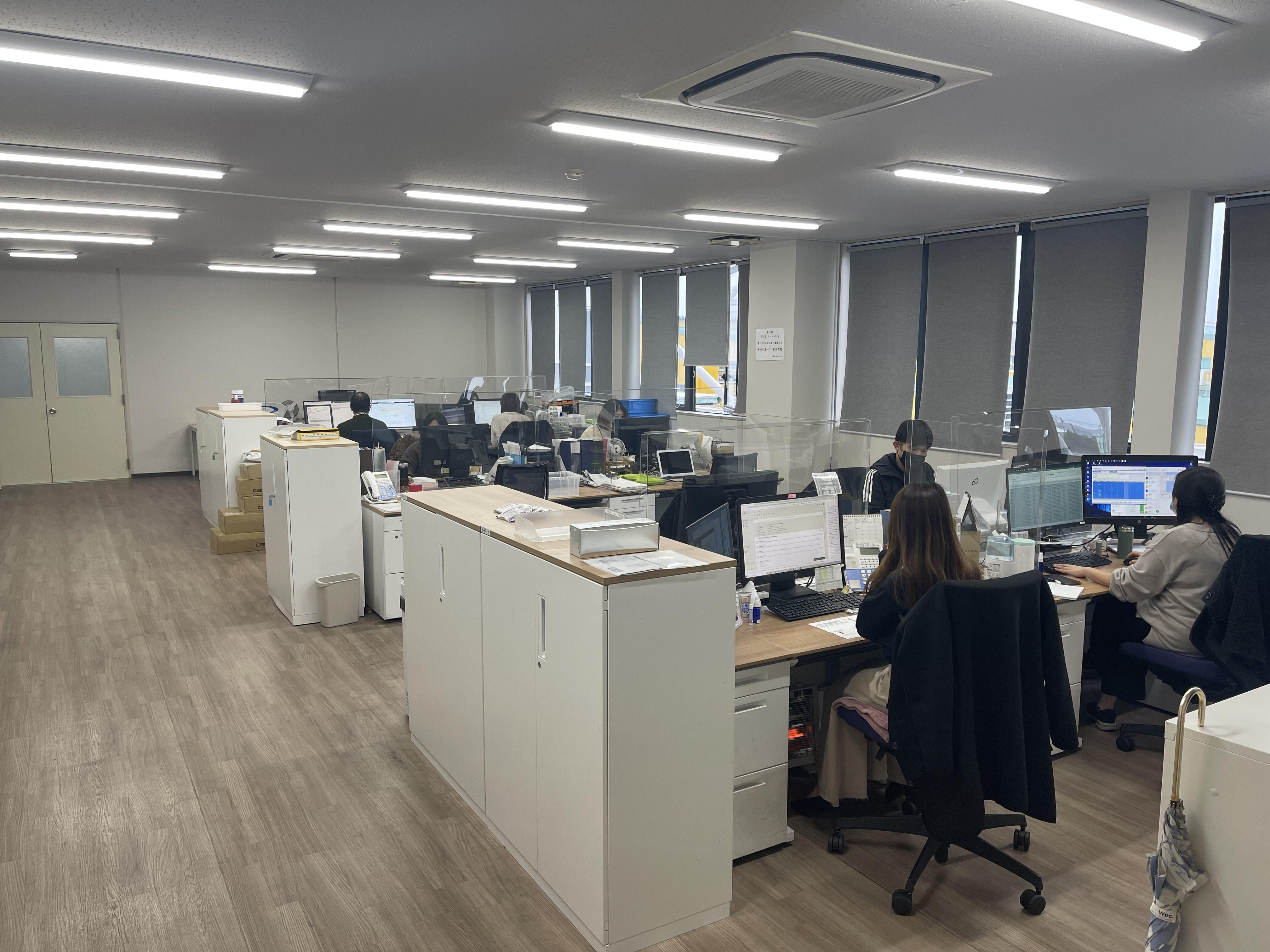 アパレル販売→土日祝休み事務職へ!30代活躍/残業5h/服装自由